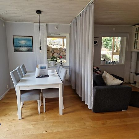 Skaergardsidyll Pa Bjoerkoe Med Gangavstand Till Havet Skarvik 外观 照片